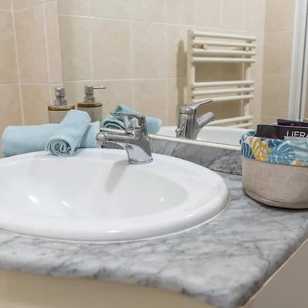 La Petit Maisonette De Manu *